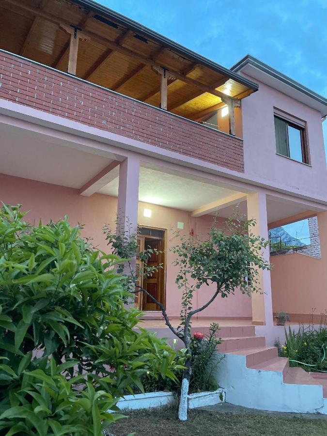 Villa 8 *